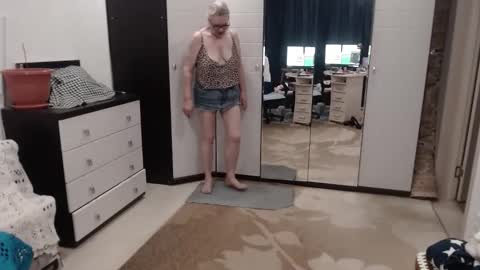 Honey Lady online show from October 25, 2025, 8:55 am