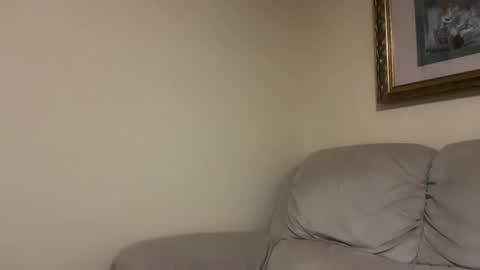 honey_man14 online show from May 17, 2026, 11:17 am