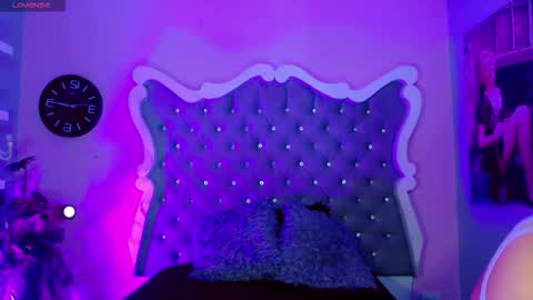 honey_moontsts online show from March 4, 2026, 12:11 pm