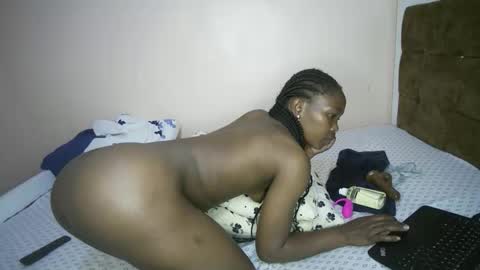 honey_nubia0 online show from November 27, 2025, 10:12 pm