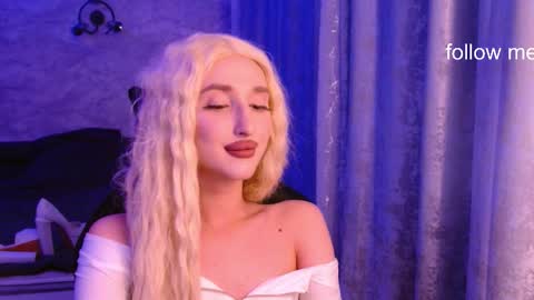 honey_sunset online show from November 9, 2025, 7:23 pm