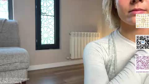 Snapshot of honey_sunshine chatting on July 18, 2026, 10:19 am Jenyanew vid how I squirt in forest in bio online show from July 18, 2026, 10:19 am