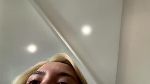 Snapshot of honey_sunshine chatting on August 2, 2026, 7:40 am Jenyanew vid how I squirt in forest in bio online show from August 2, 2026, 7:40 am