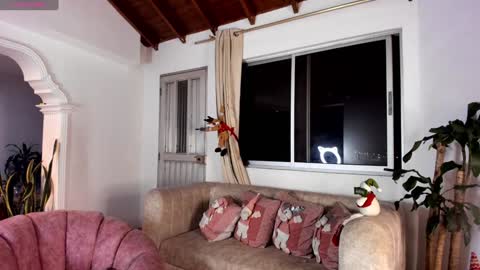 Isabella  online show from January 1, 2025, 5:01 am