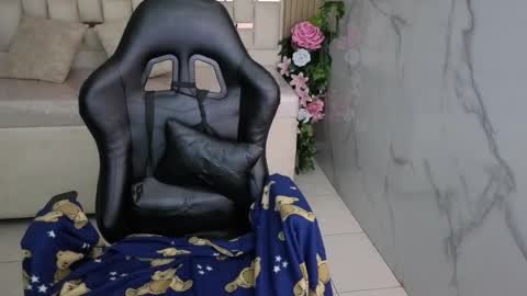 HONEY  online show from April 22, 2026, 3:24 pm