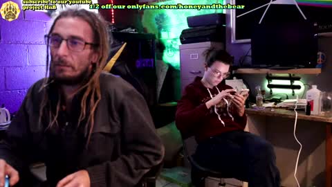 Honey and Bear online show from January 15, 2025, 1:52 pm