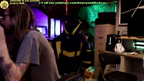 Honey and Bear online show from January 20, 2025, 2:53 am
