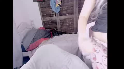 Honey Apple Alaska online show from October 25, 2025, 3:14 am