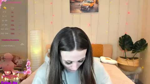 Snapshot of honeybuns_lizzy chatting on February 16, 2026, 12:18 am Lizzy online show from February 16, 2026, 12:18 am