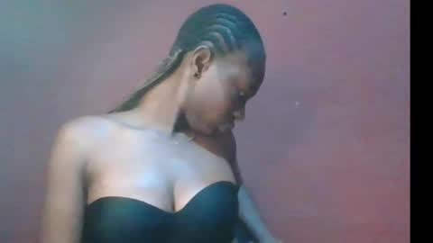 Snapshot of honeycee_petite chatting on July 7, 2026, 7:18 pm anni online show from July 7, 2026, 7:18 pm