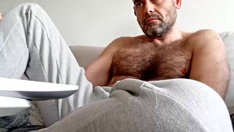 Snapshot of honeydaddyforyou chatting on March 1, 2025, 8:23 am honeydaddyforyou online show from March 1, 2025, 8:23 am