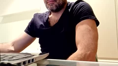 Snapshot of honeydaddyforyou chatting on March 5, 2025, 9:26 pm honeydaddyforyou online show from March 5, 2025, 9:26 pm