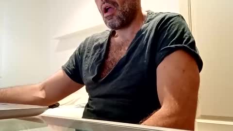 Snapshot of honeydaddyforyou chatting on March 9, 2025, 7:56 am honeydaddyforyou online show from March 9, 2025, 7:56 am