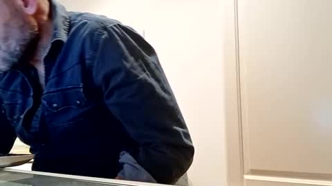 Snapshot of honeydaddyforyou chatting on March 9, 2025, 6:43 pm honeydaddyforyou online show from March 9, 2025, 6:43 pm