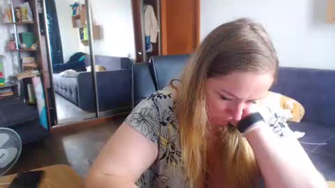 Snapshot of honeydewmolly chatting on July 9, 2026, 11:47 am HoneydewMolly online show from July 9, 2026, 11:47 am