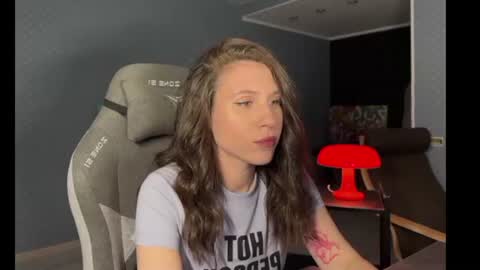 Snapshot of honeyed_hazze chatting on June 8, 2026, 5:35 pm honeyed_hazze online show from June 8, 2026, 5:35 pm