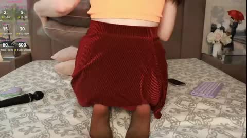 Snapshot of honeyed_poison chatting on May 25, 2026, 9:15 am Caroline online show from May 25, 2026, 9:15 am