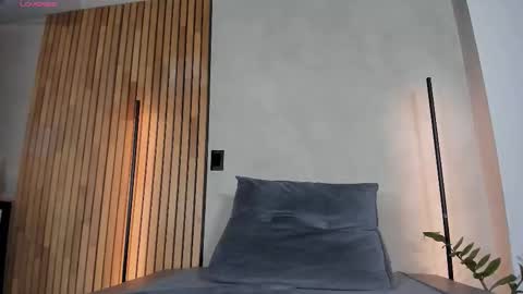 Sofia independent model online show from December 5, 2025, 11:41 am