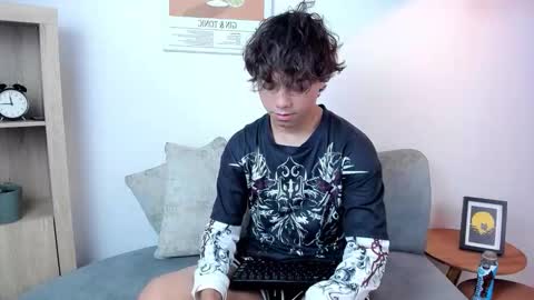 honeymoon_sariel online show from February 6, 2026, 1:47 pm