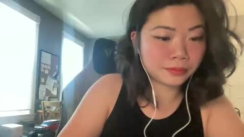 HoneySunshineNeko online show from April 24, 2026, 3:58 pm