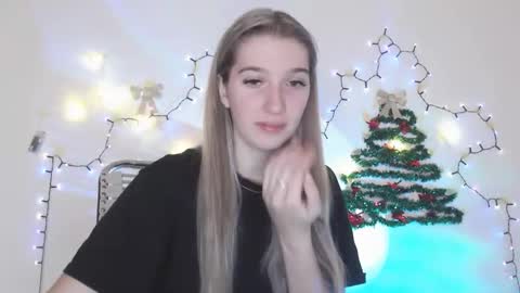 honeyveil online show from December 19, 2025, 9:49 am