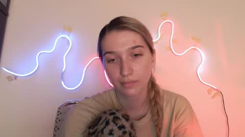 honeyveil online show from March 28, 2026, 12:27 pm