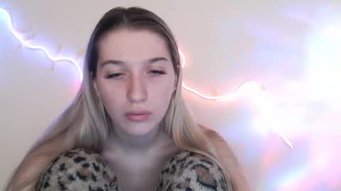 honeyveil online show from April 17, 2026, 1:58 pm