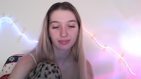 honeyveil online show from April 21, 2026, 12:11 pm