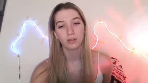 honeyveil online show from April 22, 2026, 11:34 am