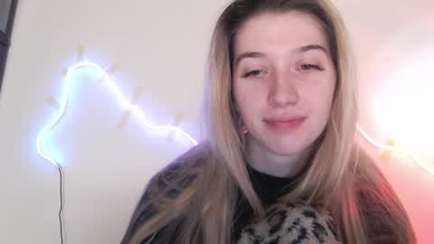 honeyveil online show from April 23, 2026, 11:42 am