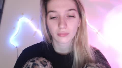 honeyveil online show from April 23, 2026, 12:29 pm