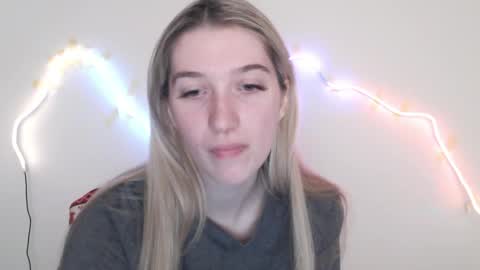 honeyveil online show from May 22, 2026, 11:27 am