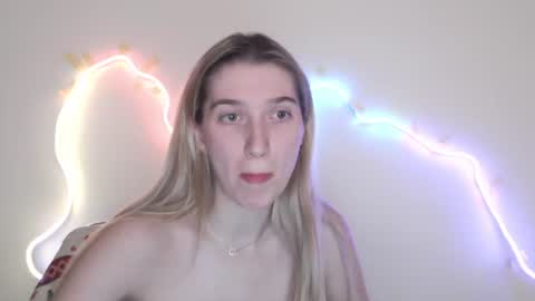 honeyveil online show from June 19, 2026, 12:20 pm
