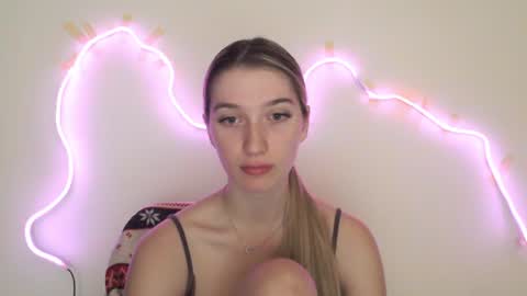 honeyveil online show from June 25, 2026, 11:37 am