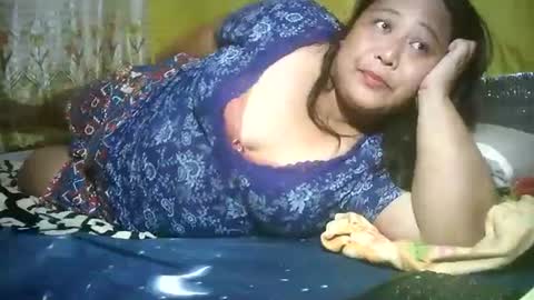 Snapshot of honeyvonz chatting on February 20, 2025, 3:01 am Merry online show from February 20, 2025, 3:01 am