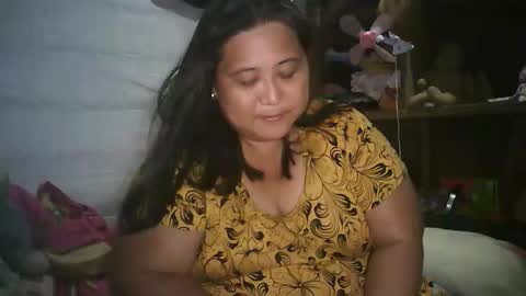 Snapshot of honeyvonz chatting on December 14, 2025, 1:05 pm Merry online show from December 14, 2025, 1:05 pm