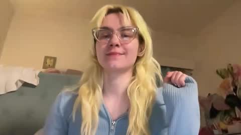 Emi Rose online show from March 4, 2026, 6:41 am