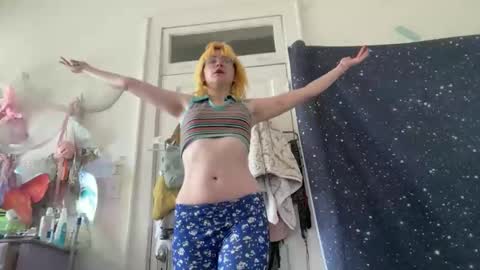 Snapshot of honeyxlimbed chatting on April 24, 2026, 6:32 pm Emi Rose online show from April 24, 2026, 6:32 pm