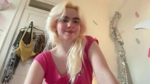 Snapshot of honeyxlimbed chatting on June 6, 2026, 11:42 pm Emi Rose online show from June 6, 2026, 11:42 pm