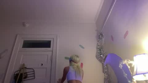 Snapshot of honeyxlimbed chatting on July 1, 2026, 4:36 am Emi Rose online show from July 1, 2026, 4:36 am