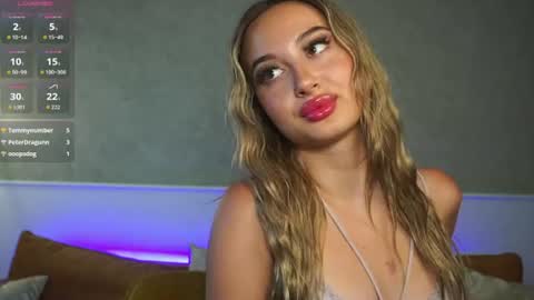 Snapshot of honeyy_bunnyyy chatting on July 8, 2026, 4:00 pm Lili online show from July 8, 2026, 4:00 pm