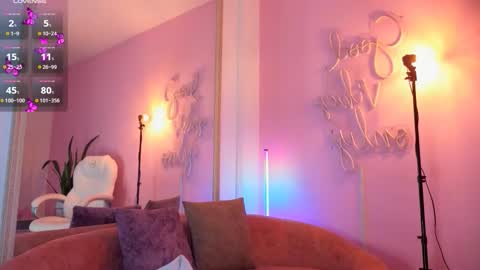 Honey Moon  Help me to reach 100 thumbs up online show from September 29, 2025, 7:40 pm