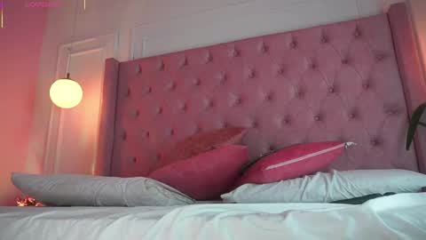 Honey Moon  Help me to reach 100 thumbs up online show from April 20, 2026, 7:26 pm