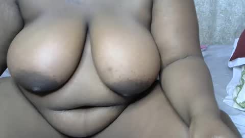 honnsex76 online show from May 30, 2026, 11:57 pm