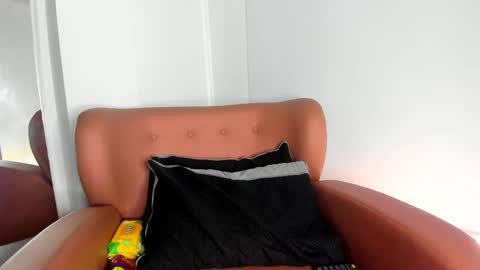 honnyy_23 online show from October 4, 2025, 8:18 pm