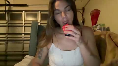 Snapshot of hoodhippy chatting on July 14, 2026, 6:40 am HoodHippy online show from July 14, 2026, 6:40 am