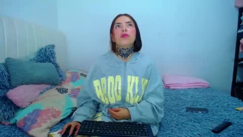 Snapshot of hoot_alicee chatting on April 27, 2026, 8:40 pm ONLYFANS online show from April 27, 2026, 8:40 pm