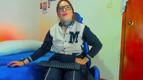 Snapshot of hoot_alicee chatting on April 29, 2026, 9:21 pm ONLYFANS online show from April 29, 2026, 9:21 pm