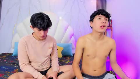 hoot_booys_ online show from April 21, 2026, 9:06 pm