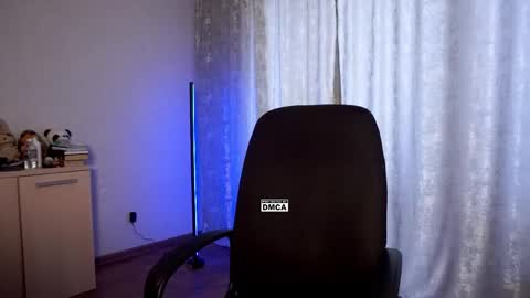 Karina online show from October 1, 2025, 3:01 am